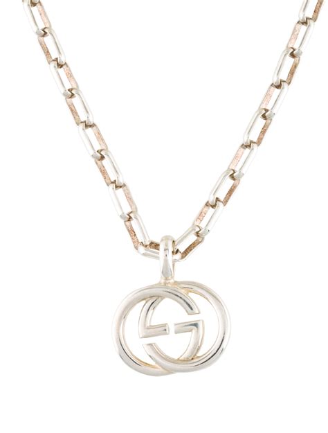 gucci interlocking g pendant necklace.